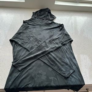 Men long sleeve Lululemon technical hoodie